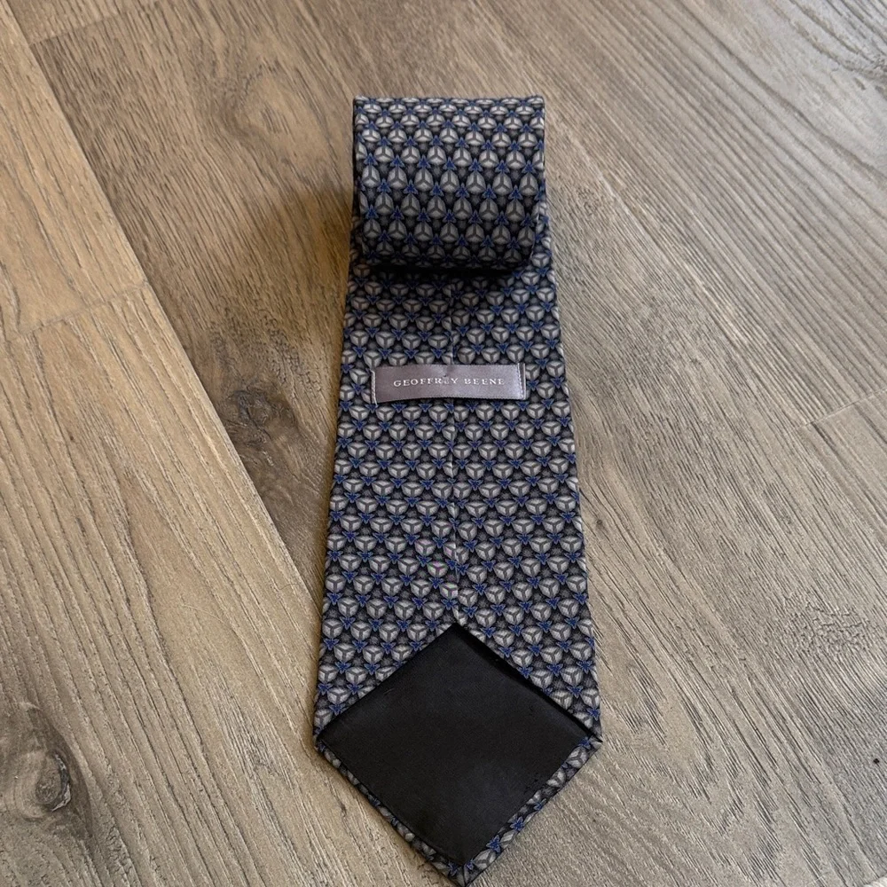 Geoffrey Beene Navy and Silver Geometric Tie